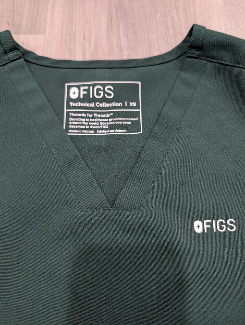 FIGS | Casma Three Pocket Scrub Top In British Racing Green - Picture 6 of 14